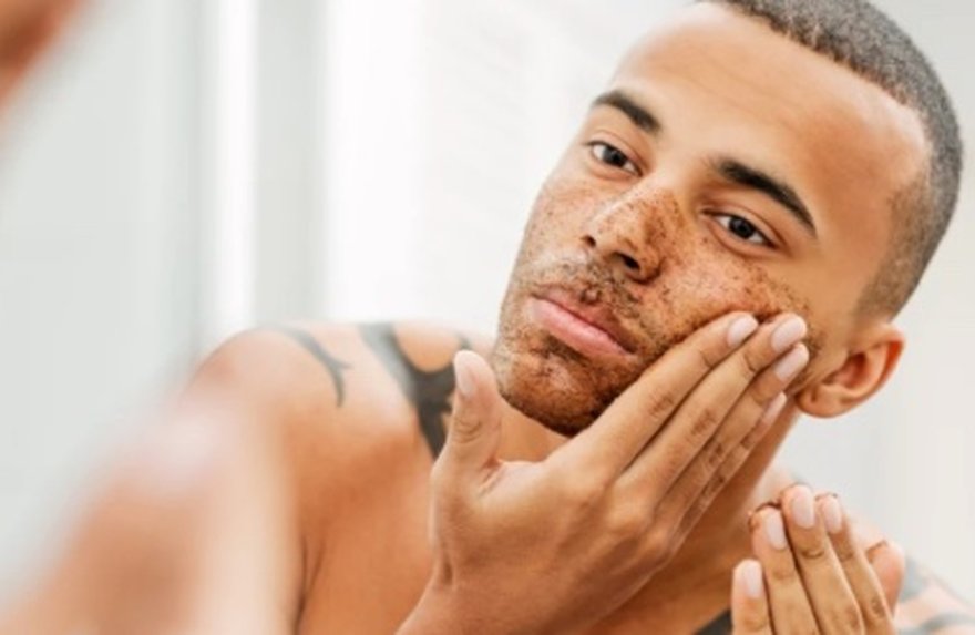 Man exfoliating his face to help get rid of ingrown hairs